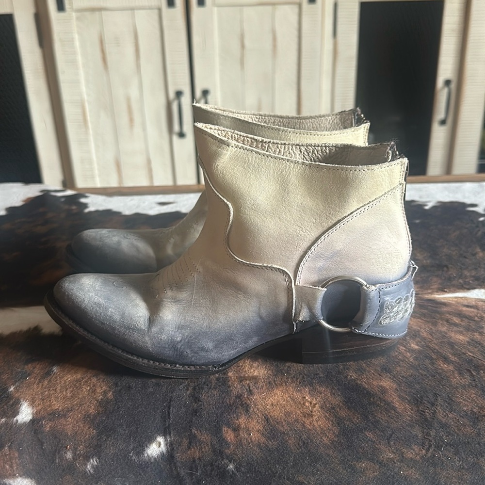 Free Bird Cali tan bootie size 7